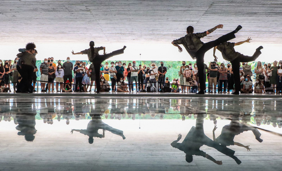 UEPG lança edital de vagas remanescentes da Bolsa Qualificação