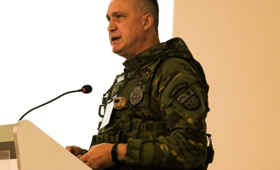 Policiais da região de fronteira recebem 32 viaturas, capacetes e binóculos