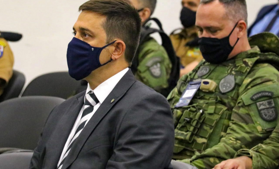 Policiais da região de fronteira recebem 32 viaturas, capacetes e binóculos