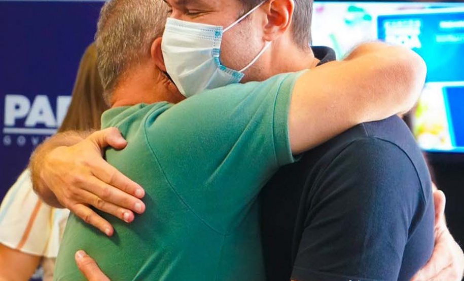 Em evento, Estado entrega cartões Comida Boa para os 29 municípios da RMC