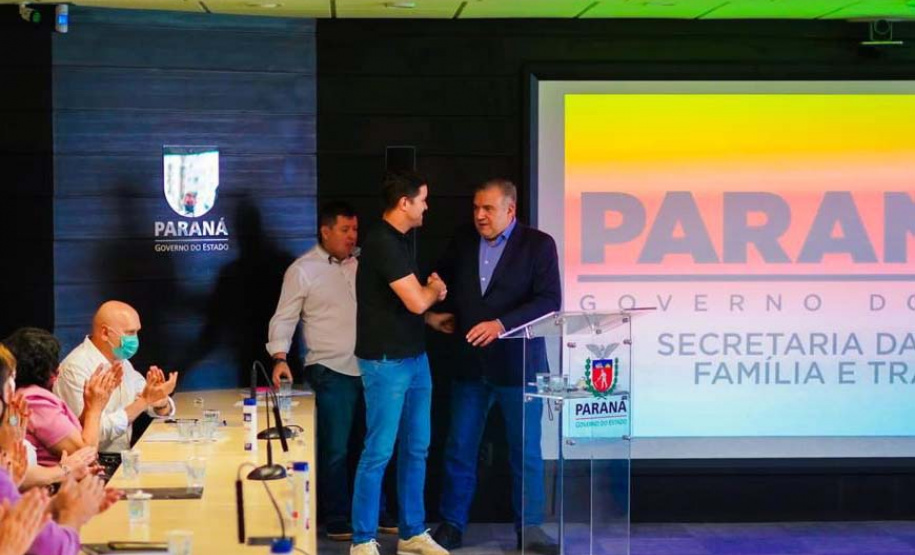 Em evento, Estado entrega cartões Comida Boa para os 29 municípios da RMC