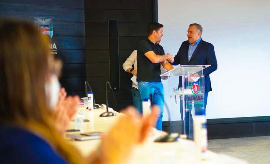 Em evento, Estado entrega cartões Comida Boa para os 29 municípios da RMC