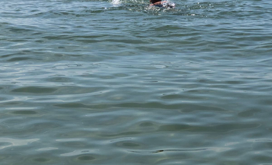 Reserva de cadeira anfíbia do IAT permite retorno de ex-atleta para a Ilha do Mel