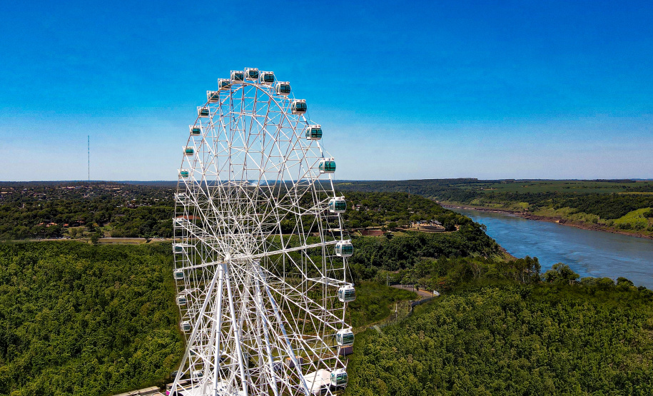 Com roda-gigante e volta de voos internacionais, Foz do Iguaçu reforça retomada do turismo