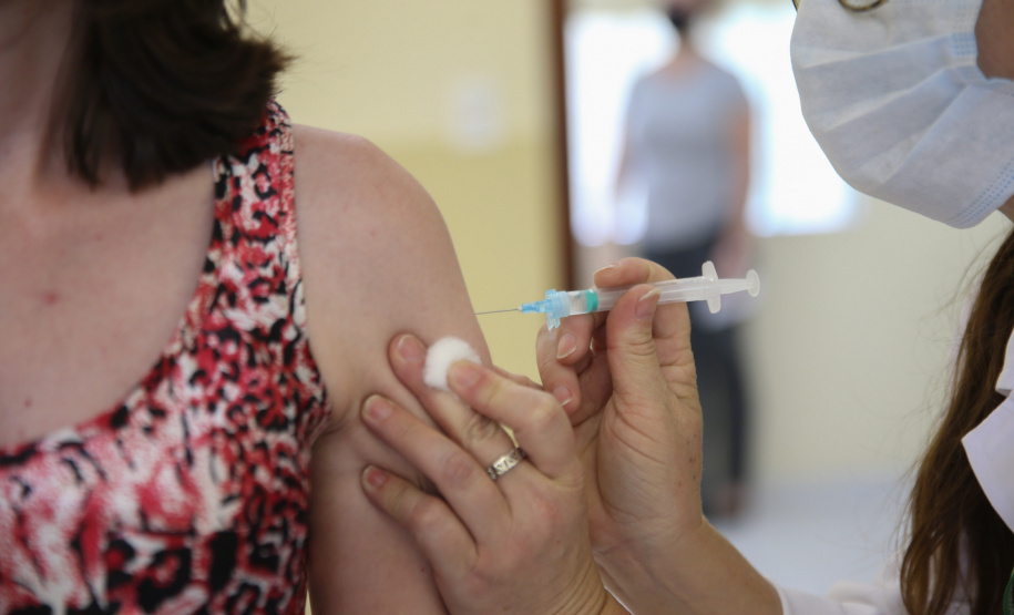 Com a chegada da variante Ômicron, cerca de 170 mil pessoas buscaram a primeira dose da vacina em janeiro