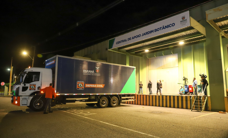 Logística e distribuição de 21 milhões de imunizantes acelerou a vacinação contra a Covid-19 no Paraná