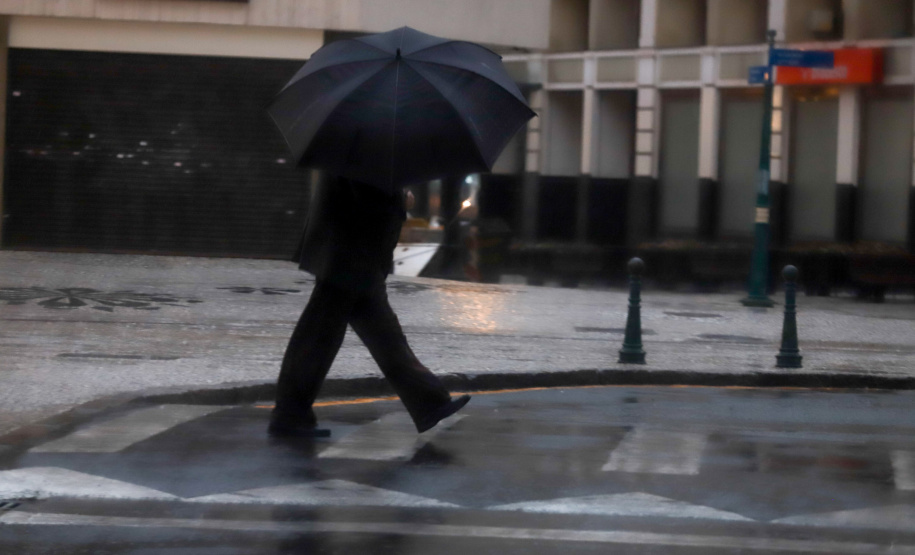 Curitiba fecha o ano com mais chuvas, mas ainda abaixo da média histórica