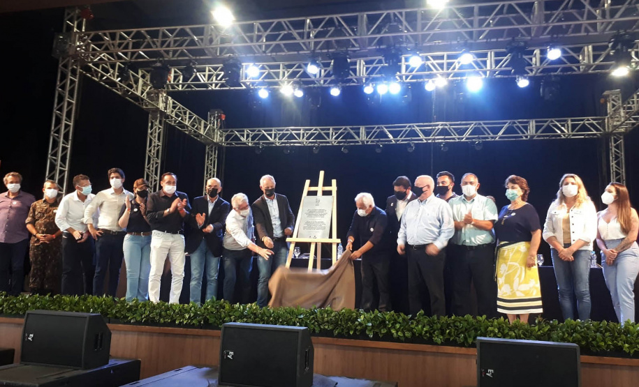 Governo entrega licença de instalação para a primeira fase de construção da Maltaria Campos Gerais