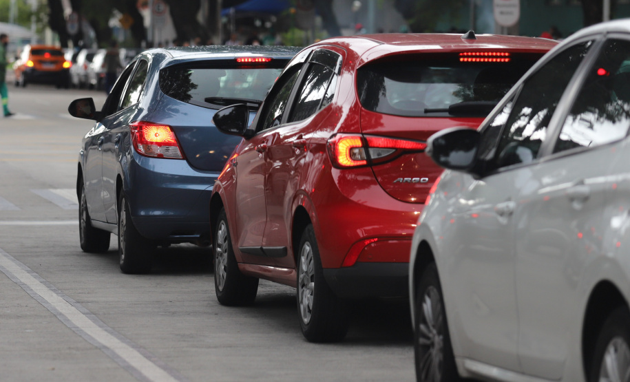 Pagamento à vista ou primeira parcela do IPVA das placas com os finais 3 e 4 vence nesta terça