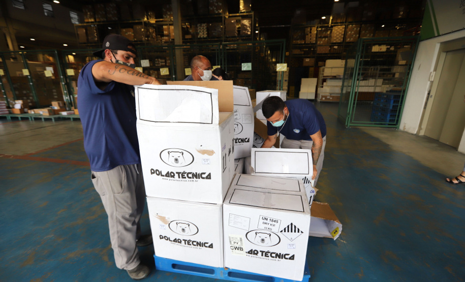 Segundo lote com vacinas da Pfizer para crianças chegará ao Paraná nesta segunda