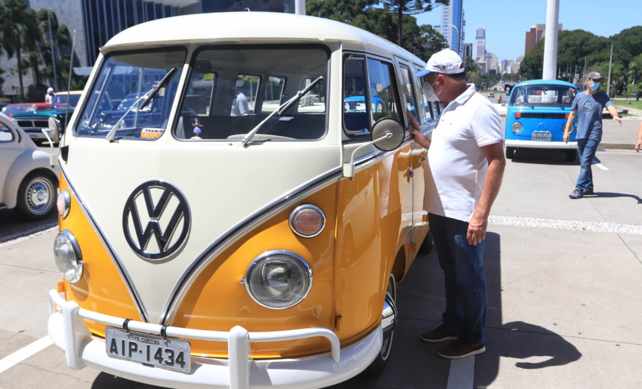 O Departamento de Trânsito do Paraná (Detran-PR), junto com a Federação Brasileira de Veículos Antigos (FBVA), realiza o evento de lançamento do novo modelo de placa preta para veículos de coleção - Curitiba, 22/01/2022