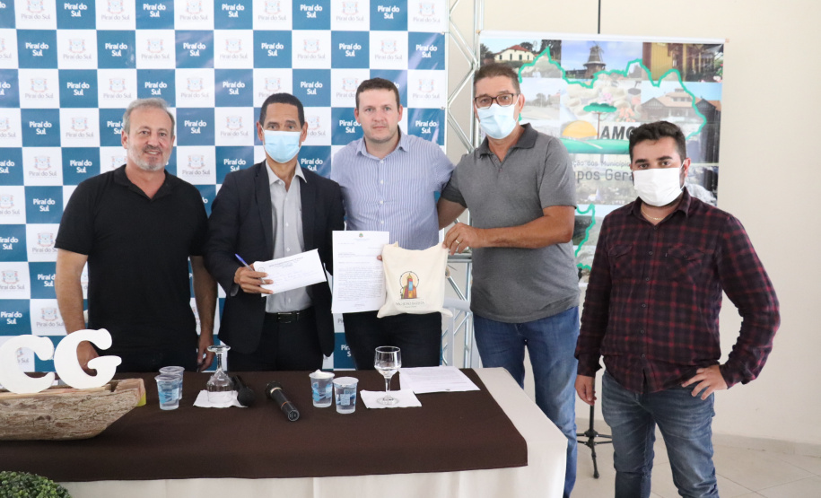 Reunião de trabalho com prefeitos dos Campos Gerais reforça atuação da Secretaria da Segurança com planejamento estratégico