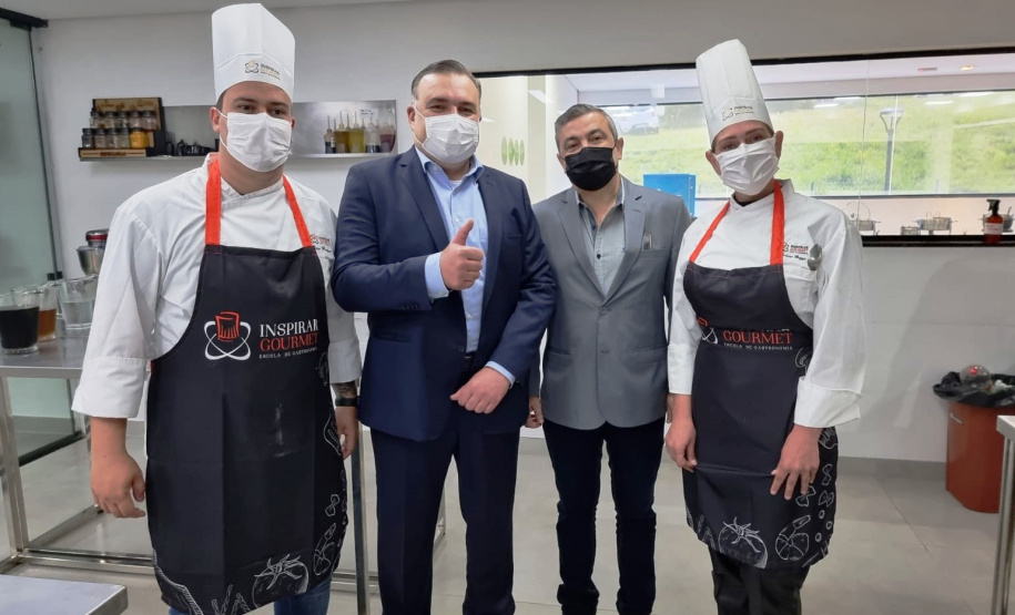 Secretaria de Justiça, Família e Trabalho e Abrasel oferecem 80 vagas para cursos com garantia de empregos em restaurantes