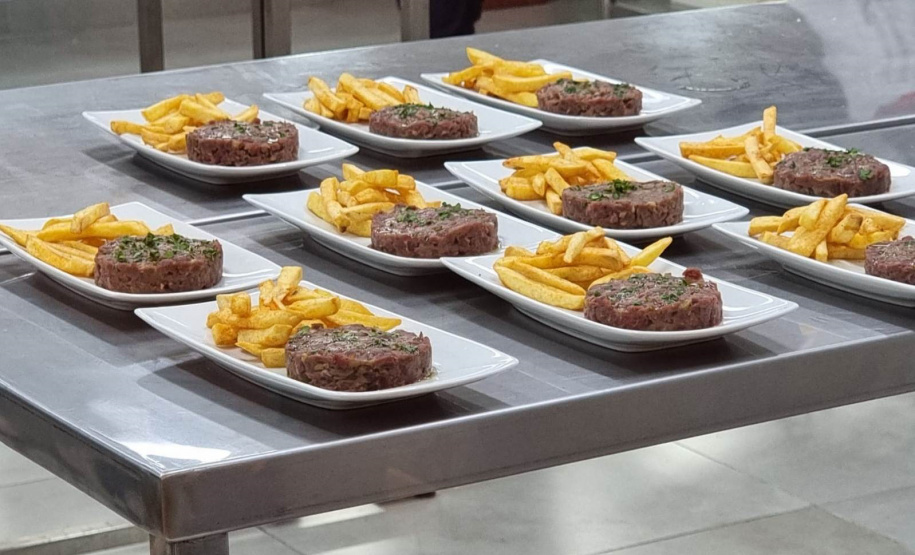 Secretaria de Justiça, Família e Trabalho e Abrasel oferecem 80 vagas para cursos com garantia de empregos em restaurantes