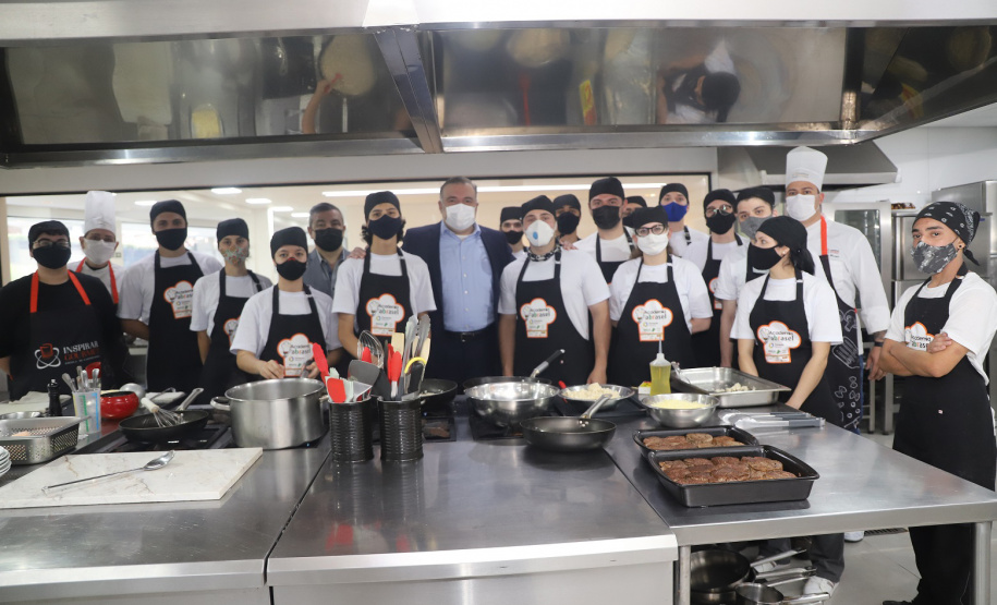 Secretaria de Justiça, Família e Trabalho e Abrasel oferecem 80 vagas para cursos com garantia de empregos em restaurantes