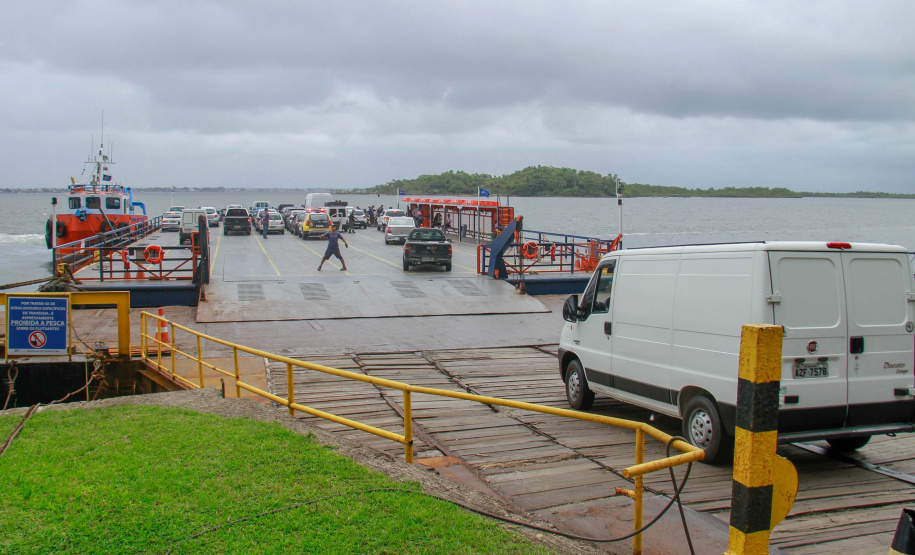 Ferry Boat de Guaratuba registra travessia de 50 mil veículos em uma semana