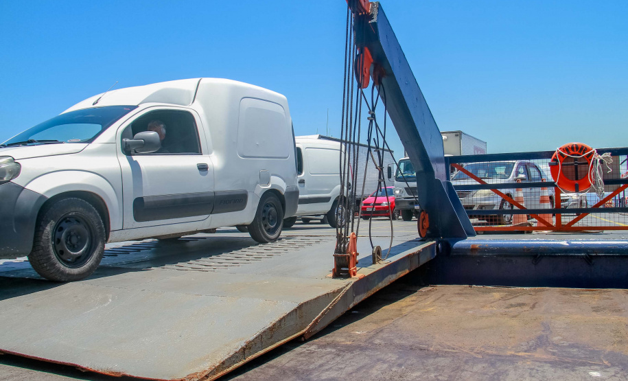 Ferry Boat de Guaratuba registra travessia de 50 mil veículos em uma semana