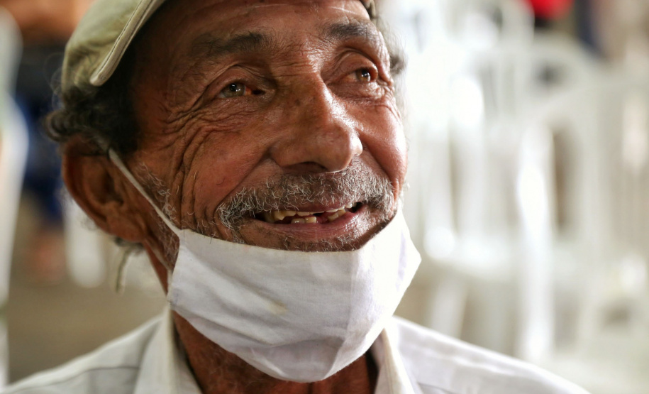 Governo do Estado entrega títulos de regularização fundiária a 535 famílias de Pitanga