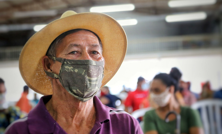 Governo do Estado entrega títulos de regularização fundiária a 535 famílias de Pitanga
