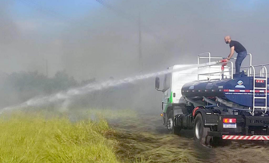 Caminhões pipa evitam acidentes de maior proporção e levam água a comunidades distantes