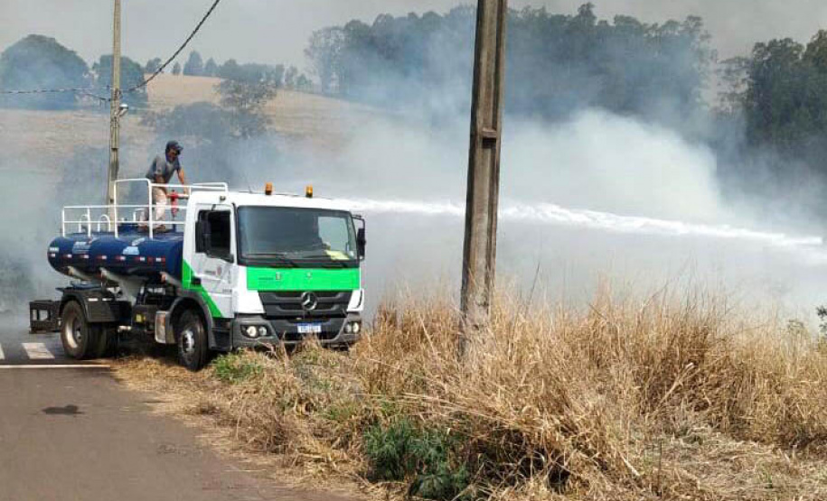 Caminhões pipa evitam acidentes de maior proporção e levam água a comunidades distantes