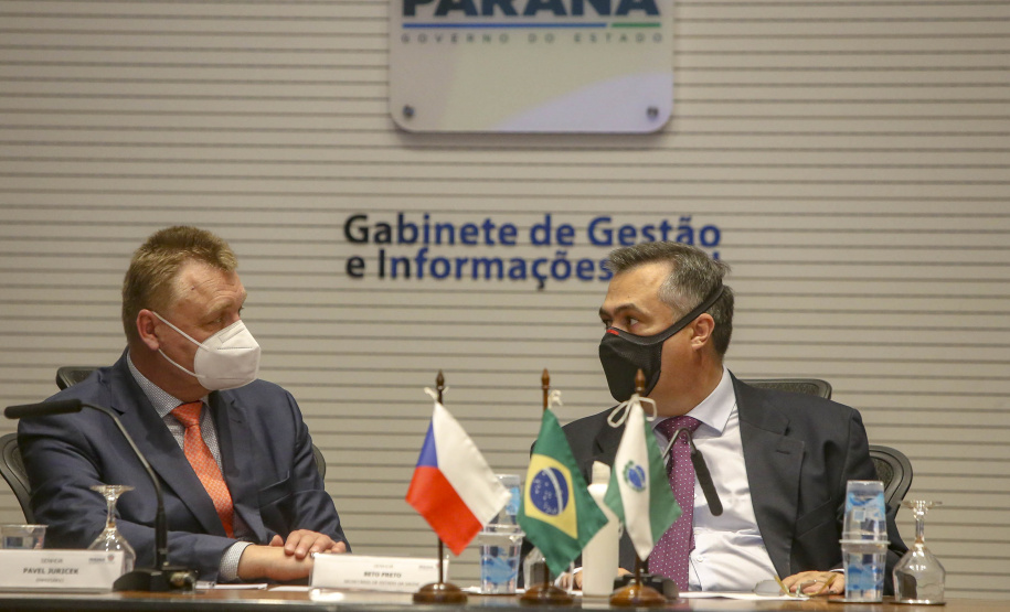 Saúde recebe doação de camas hospitalares de empresa tcheca