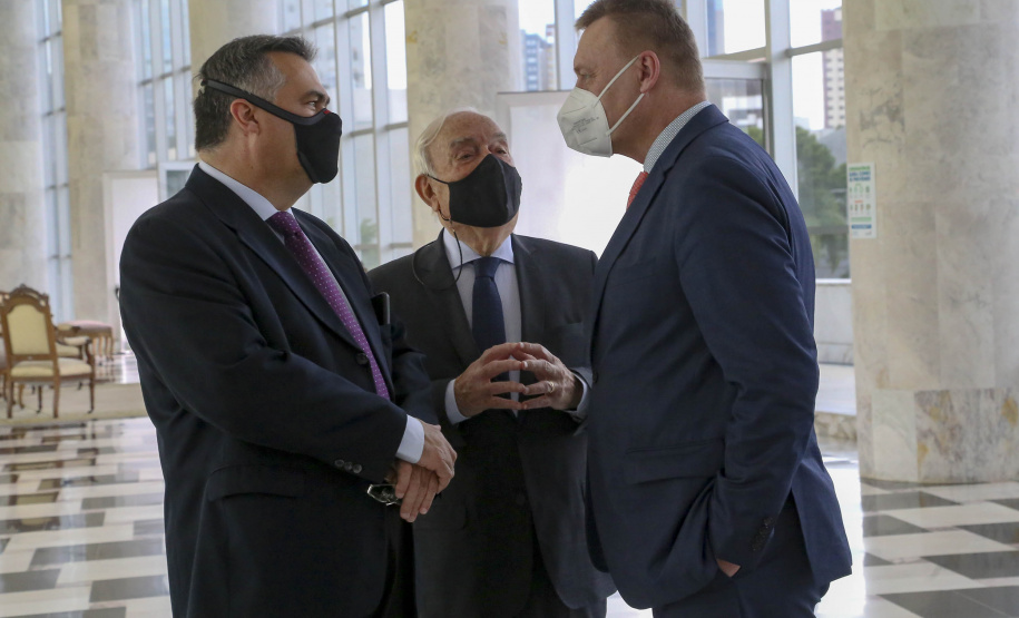 Saúde recebe doação de camas hospitalares de empresa tcheca