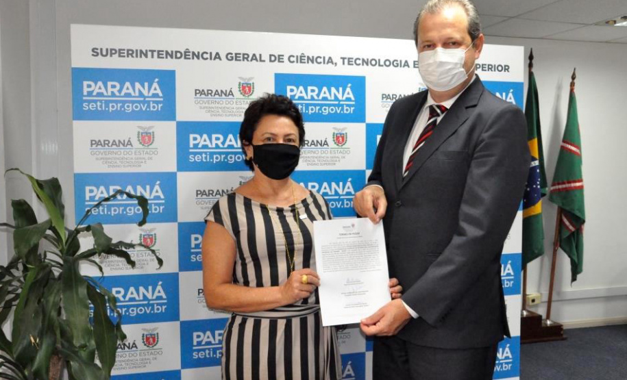 Empossada a presidente de conselho de reitores das universidades  estaduais do Paraná