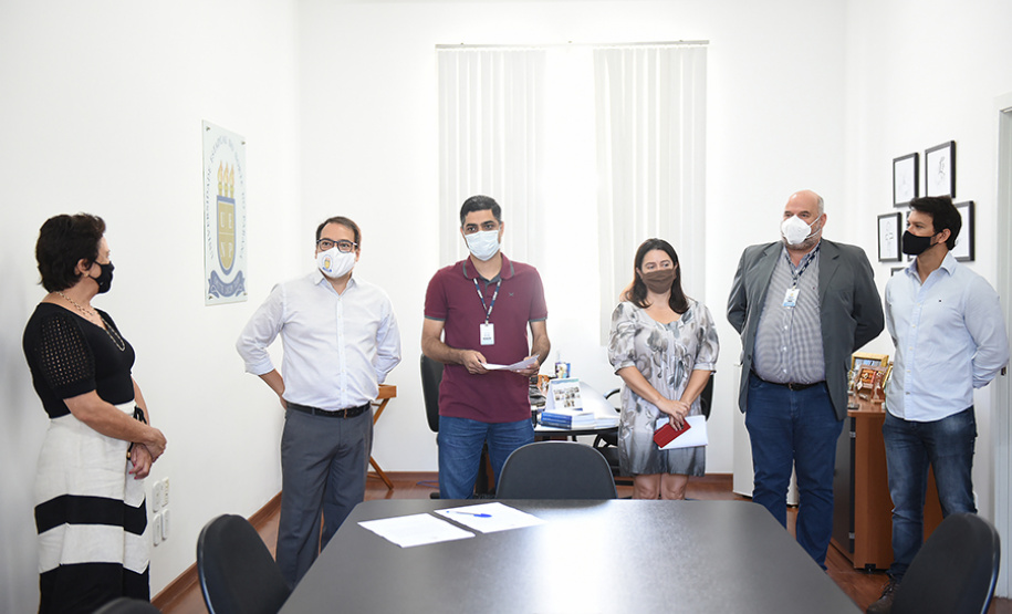 Docentes aprovados em concurso tomam posse na UENP