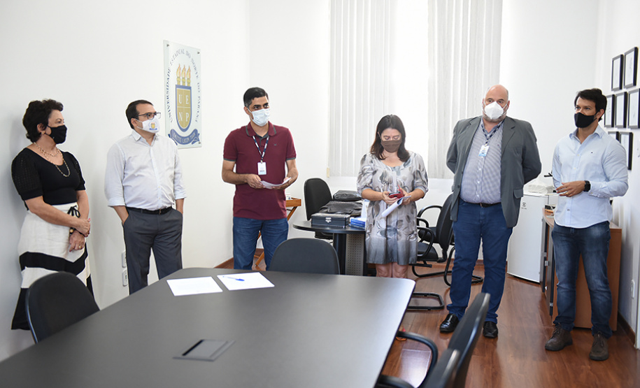 Docentes aprovados em concurso tomam posse na UENP