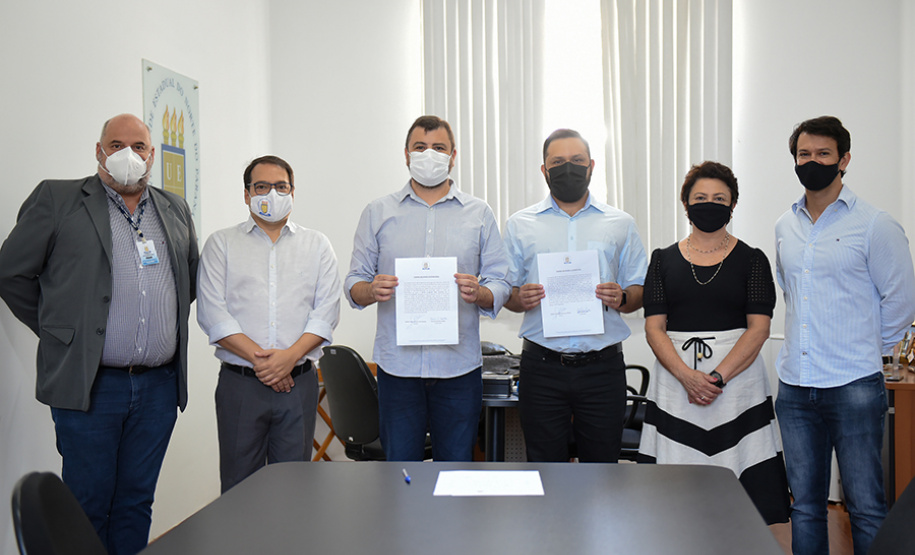 Docentes aprovados em concurso tomam posse na UENP