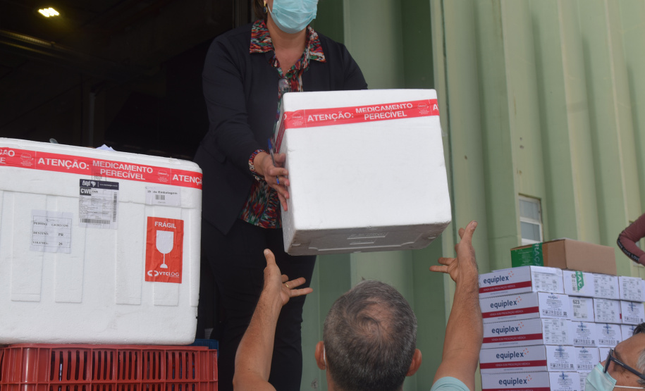 Saúde inicia semana com distribuição de mais 121 mil vacinas contra a Covid-19