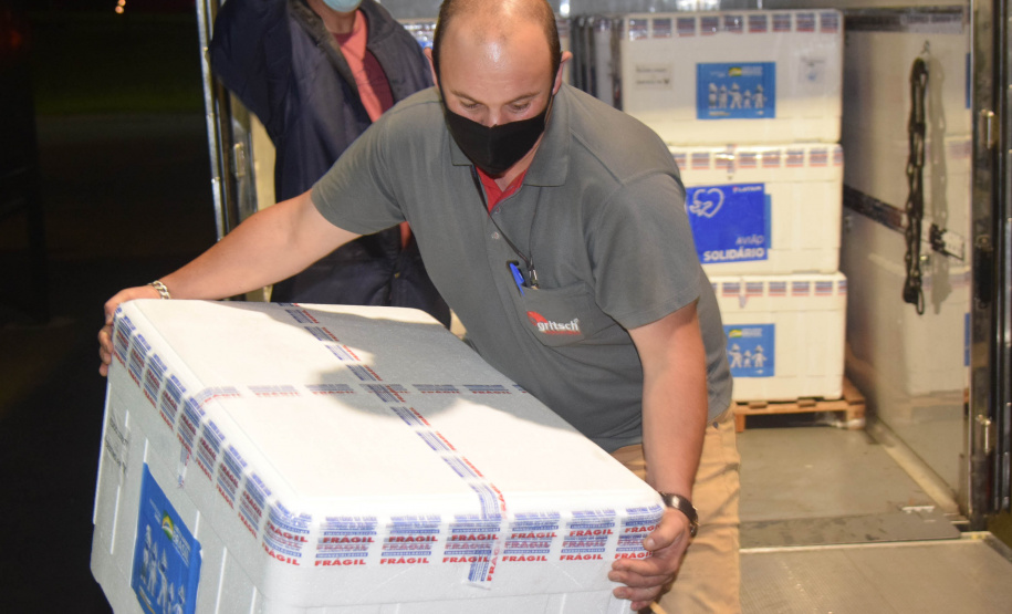 Vacinas pediátricas chegam ao Paraná e serão distribuídas nesta quarta-feira