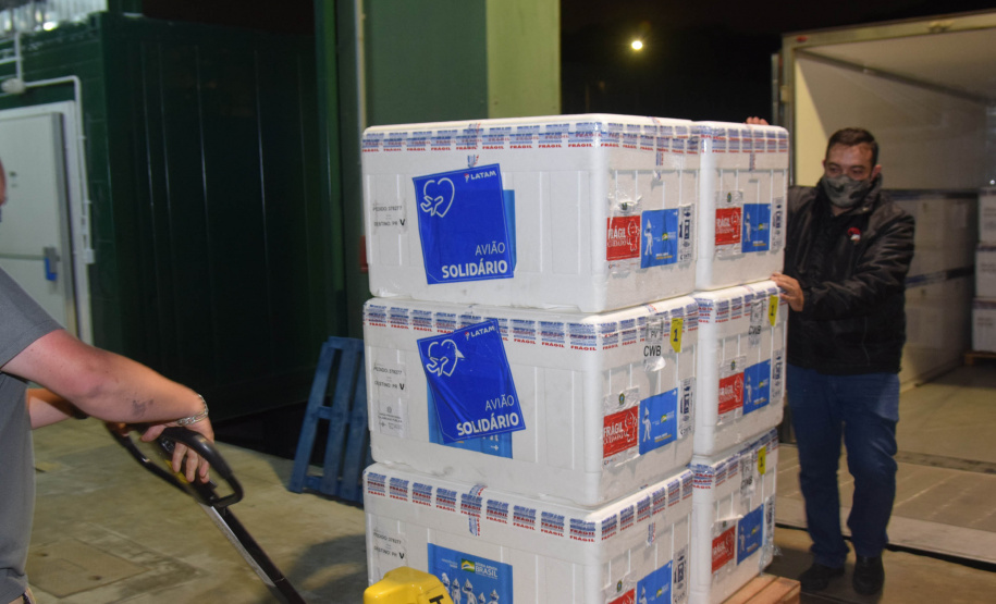 Vacinas pediátricas chegam ao Paraná e serão distribuídas nesta quarta-feira