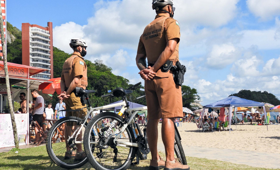 PM completa um mês de Verão Paraná com redução de 91,6% nos roubos e mais de 34 mil pulseirinhas de identificação entregues, no Litoral