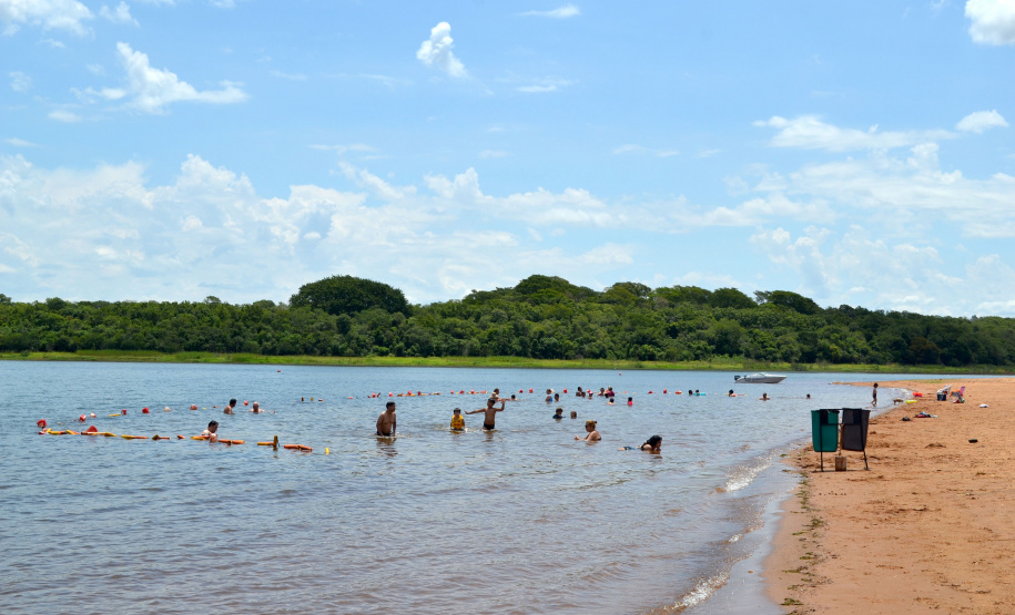 Corpo de Bombeiros alerta para risco de ataques de piranhas nas praias de águas doces do Oeste