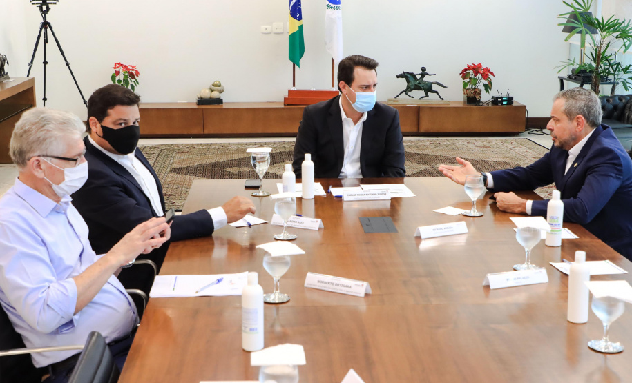 Governador Carlos Massa Ratinho Junior durante reunião no gabinete - Curitiba, 31/01/2022