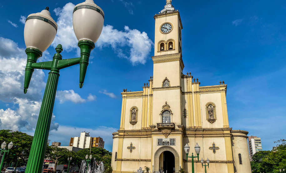 Governador Carlos Massa entrega 63 veículos para a 16ª Regional de Saúde utilizar na Estratégia Saúde da Família. - Apucaraná, 27/01/2022
