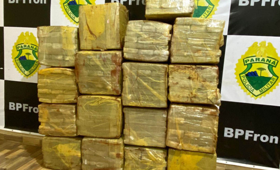 Cinco armas de fogo e mais 300 quilos de maconha são apreendidos pelo BPFRON no Oeste do estado