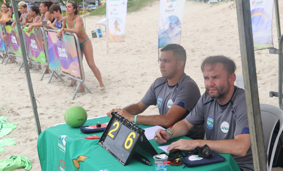 Atletas de todo o Brasil disputam Circuito Brasileiro de Handebol de Praia em Matinhos, no Paraná