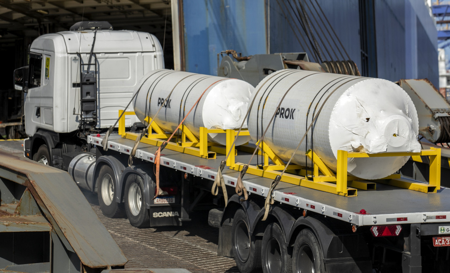 Peças para indústria de mineração são embarcadas no Porto de Paranaguá