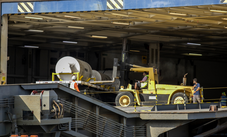 Peças para indústria de mineração são embarcadas no Porto de Paranaguá