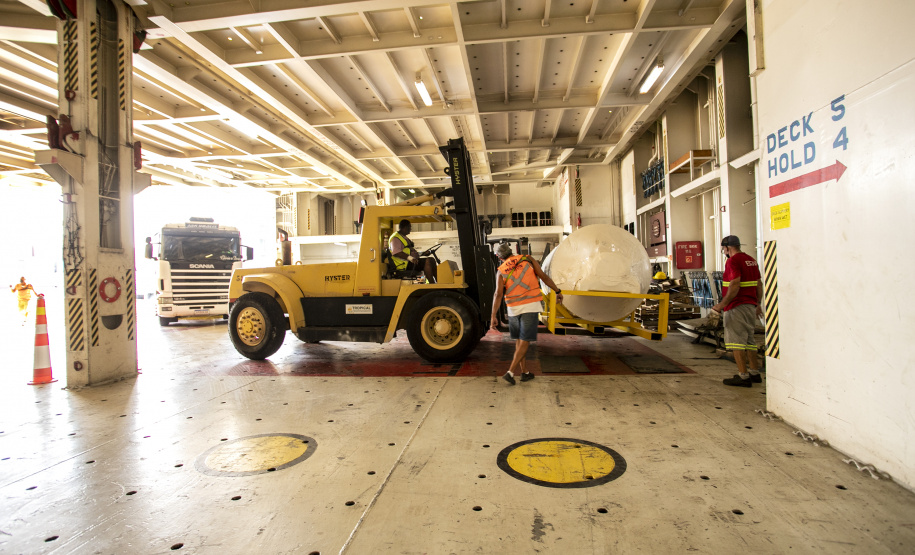 Peças para indústria de mineração são embarcadas no Porto de Paranaguá