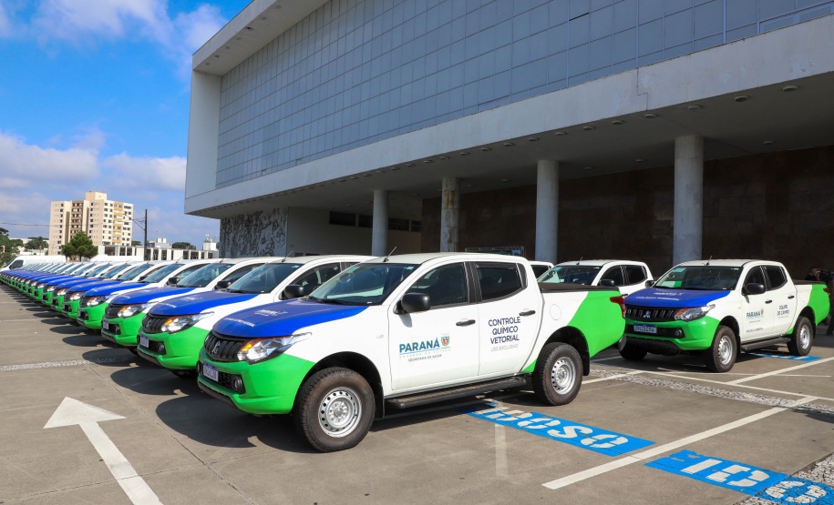 Governador Carlos Massa Ratinho Junior entrega veículos para a Vigilância Ambiental.