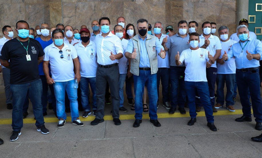 Governador Carlos Massa Ratinho Junior entrega veículos para a Vigilância Ambiental.