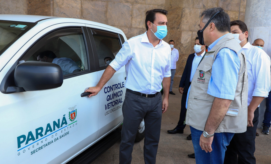 Governador Carlos Massa Ratinho Junior entrega veículos para a Vigilância Ambiental.
