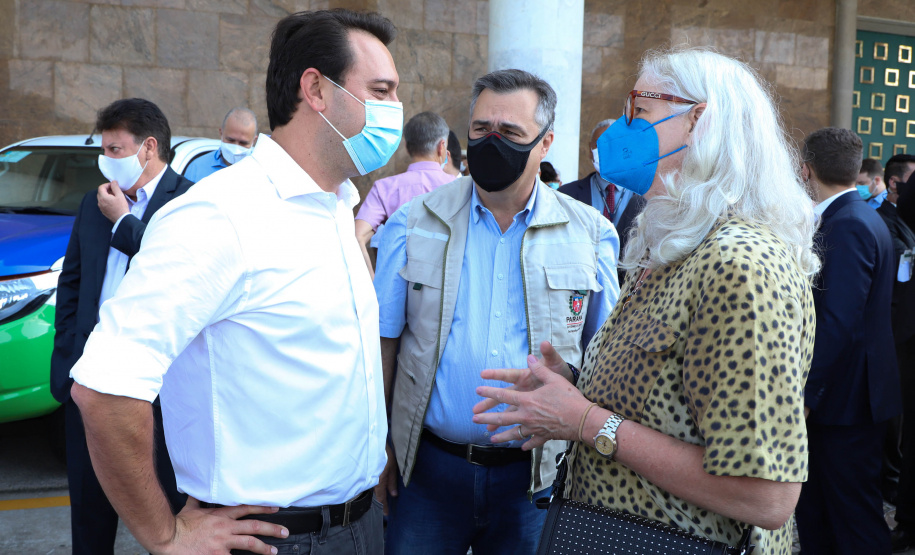 Governador Carlos Massa Ratinho Junior entrega veículos para a Vigilância Ambiental.