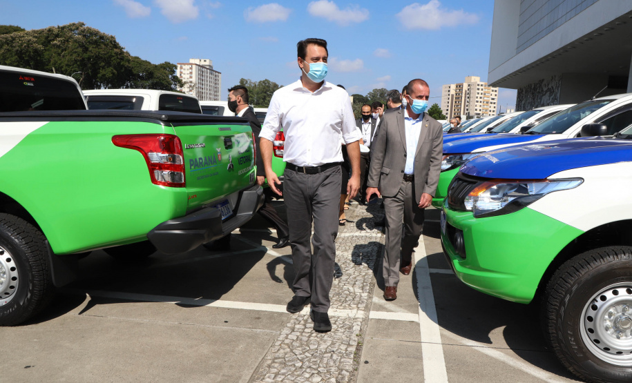 Governador Carlos Massa Ratinho Junior entrega veículos para a Vigilância Ambiental.