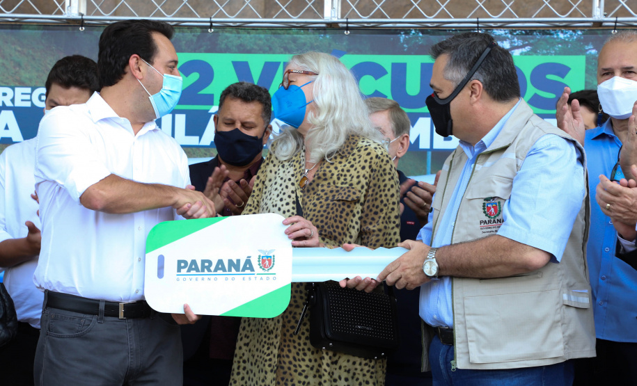 Governador Carlos Massa Ratinho Junior entrega veículos para a Vigilância Ambiental.