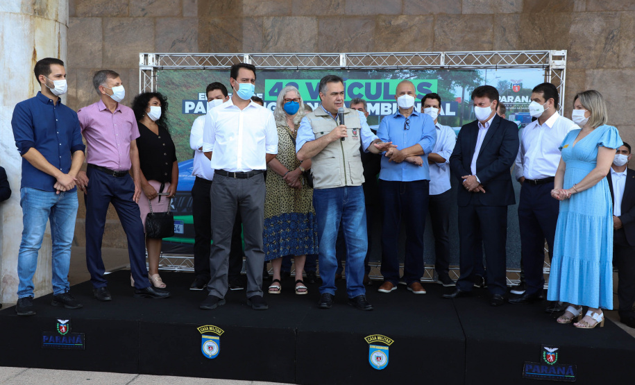 Governador Carlos Massa Ratinho Junior entrega veículos para a Vigilância Ambiental.